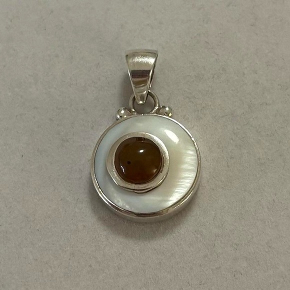 Laura Tosato 925 Sterling Silver Mother of Pearl & Amber Pendant & Ring Set - Picture 3 of 16